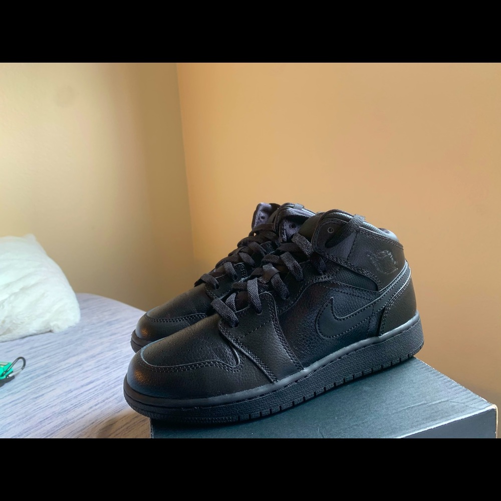 Air Jordan 1 Mid BG (Triple Black) (Worn Once)